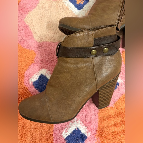 Breckelles Gail Stacked Heel Ankle Boots Brown Size 8 - Picture 2 of 8